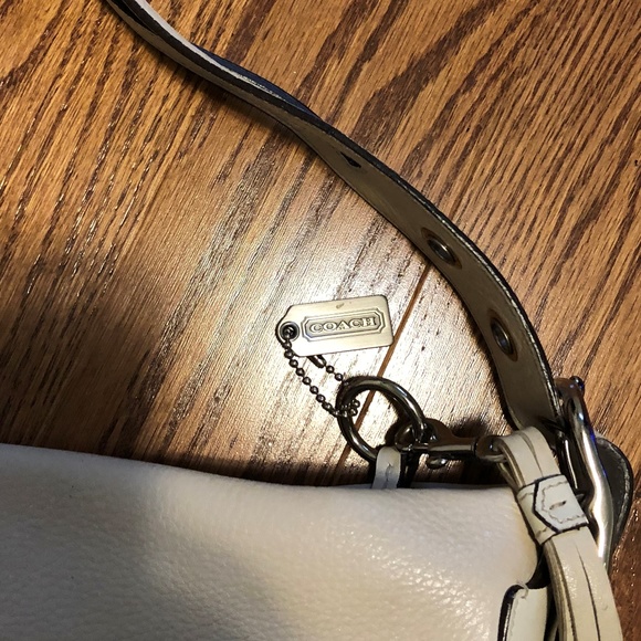 COACH HANDBAGS LARGE PEBBLE LEATHER DUFFLE IVORY - Picture 2 of 6